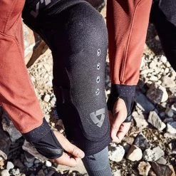 HIGH NOTE PERFORMANCE Protection Rev'it! Scram Knee Guard Protector - CE L2