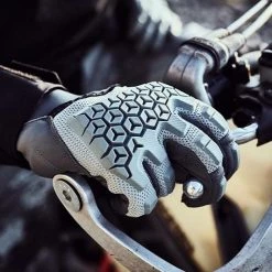 HIGH NOTE PERFORMANCE Rev'it! Caliber Gloves