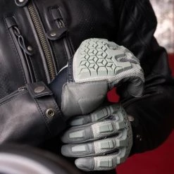 HIGH NOTE PERFORMANCE Rev'it! Caliber Gloves